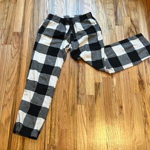 Old Navy Flannel Pajama Pants - XS Black, Grey and White